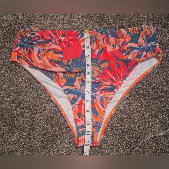 XL Nwot Shein Vibrant Floral Bikini Bottom - Picture 2 of 4